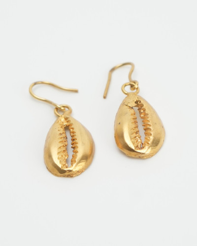 Boucles d’oreilles pendantes Cauris en bronze doré