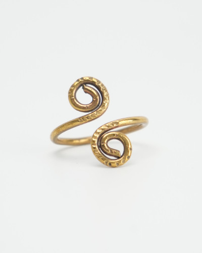 Bague spirales Amani – Bronze doré artisanal, symbole de paix